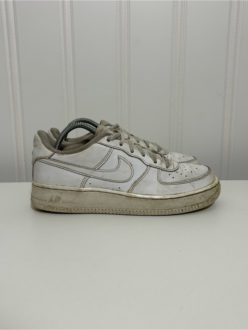 Nike Air Force 1 White Leather Low-Top Sneakers - Picture 1 of 8